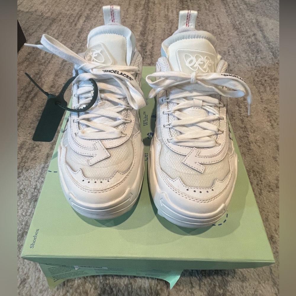 OFF-WHITE Odsy 1000 Sneaker in White and size 39